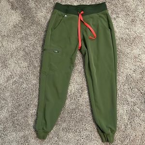 Figs Zamora Jogger Scrub Bottoms. Color is olive and size XS P